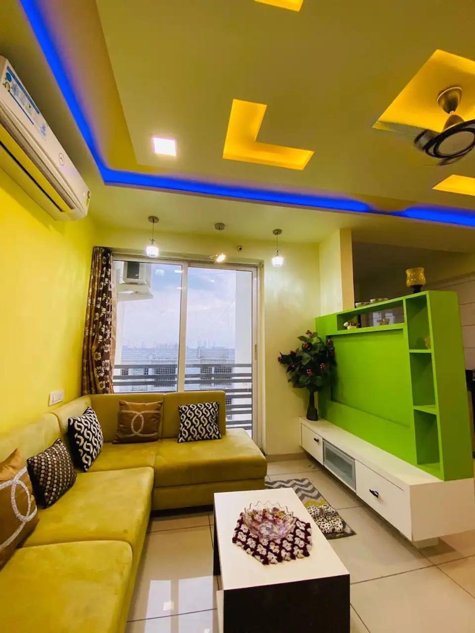 ראג'קוט 7 Seasons Palm Suite With Sky Orbit, Balcony, Swimming Pool, Wifi, Playground מראה חיצוני תמונה