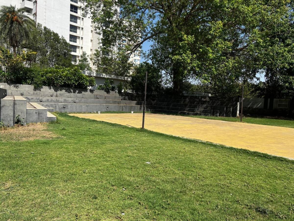 ראג'קוט 7 Seasons Palm Suite With Sky Orbit, Balcony, Swimming Pool, Wifi, Playground מראה חיצוני תמונה