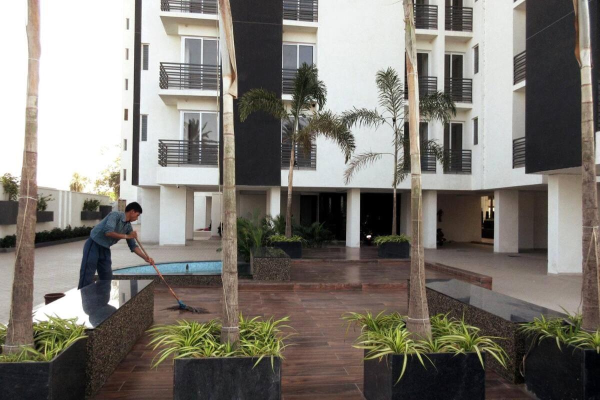 ראג'קוט 7 Seasons Palm Suite With Sky Orbit, Balcony, Swimming Pool, Wifi, Playground מראה חיצוני תמונה