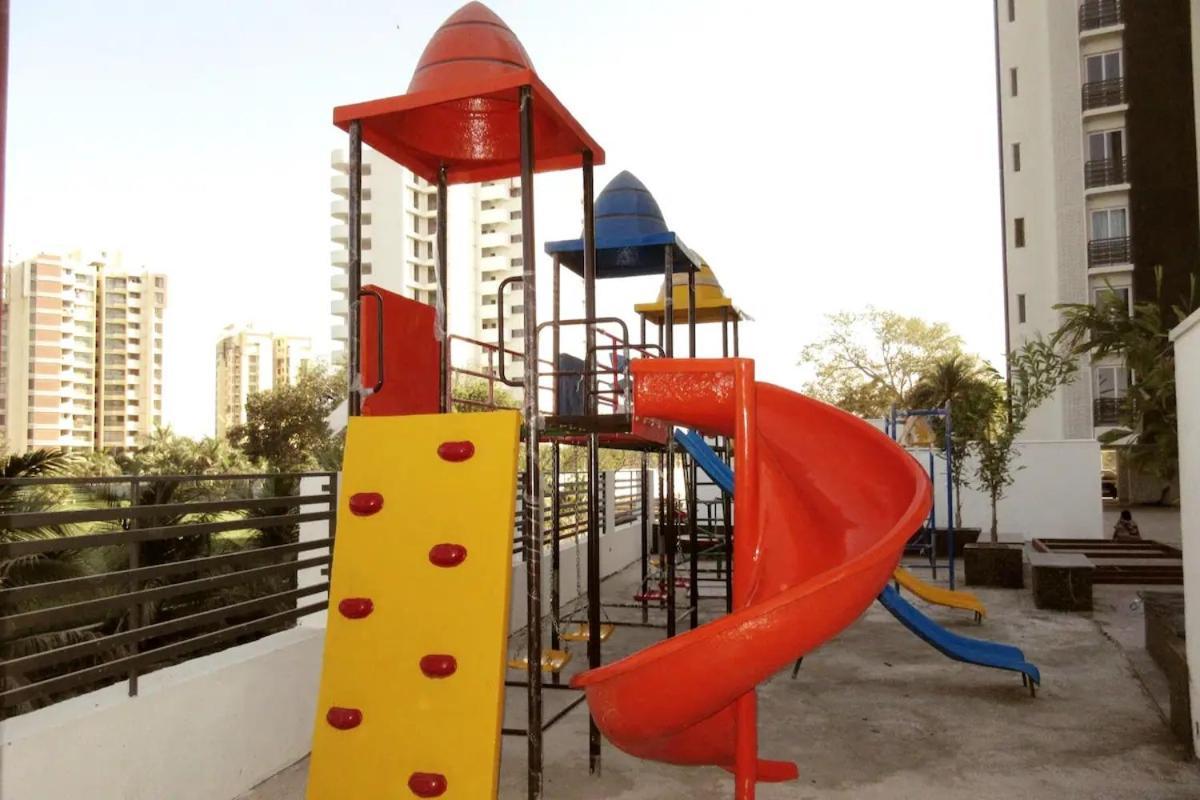 ראג'קוט 7 Seasons Palm Suite With Sky Orbit, Balcony, Swimming Pool, Wifi, Playground מראה חיצוני תמונה