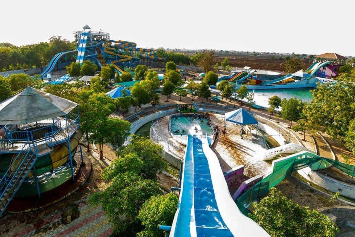 ראג'קוט 7 Seasons Palm Suite With Sky Orbit, Balcony, Swimming Pool, Wifi, Playground מראה חיצוני תמונה