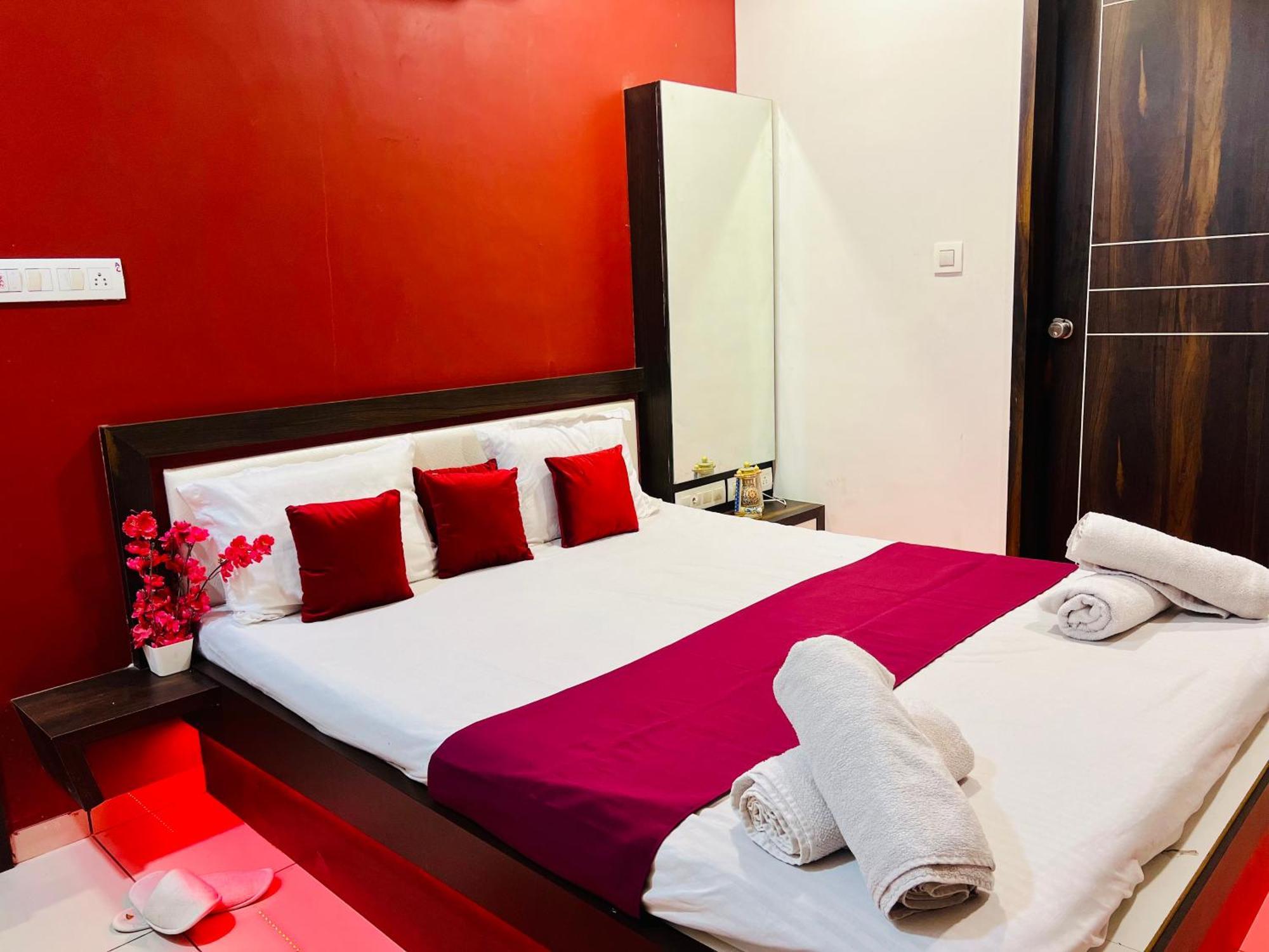 ראג'קוט 7 Seasons Palm Suite With Sky Orbit, Balcony, Swimming Pool, Wifi, Playground מראה חיצוני תמונה