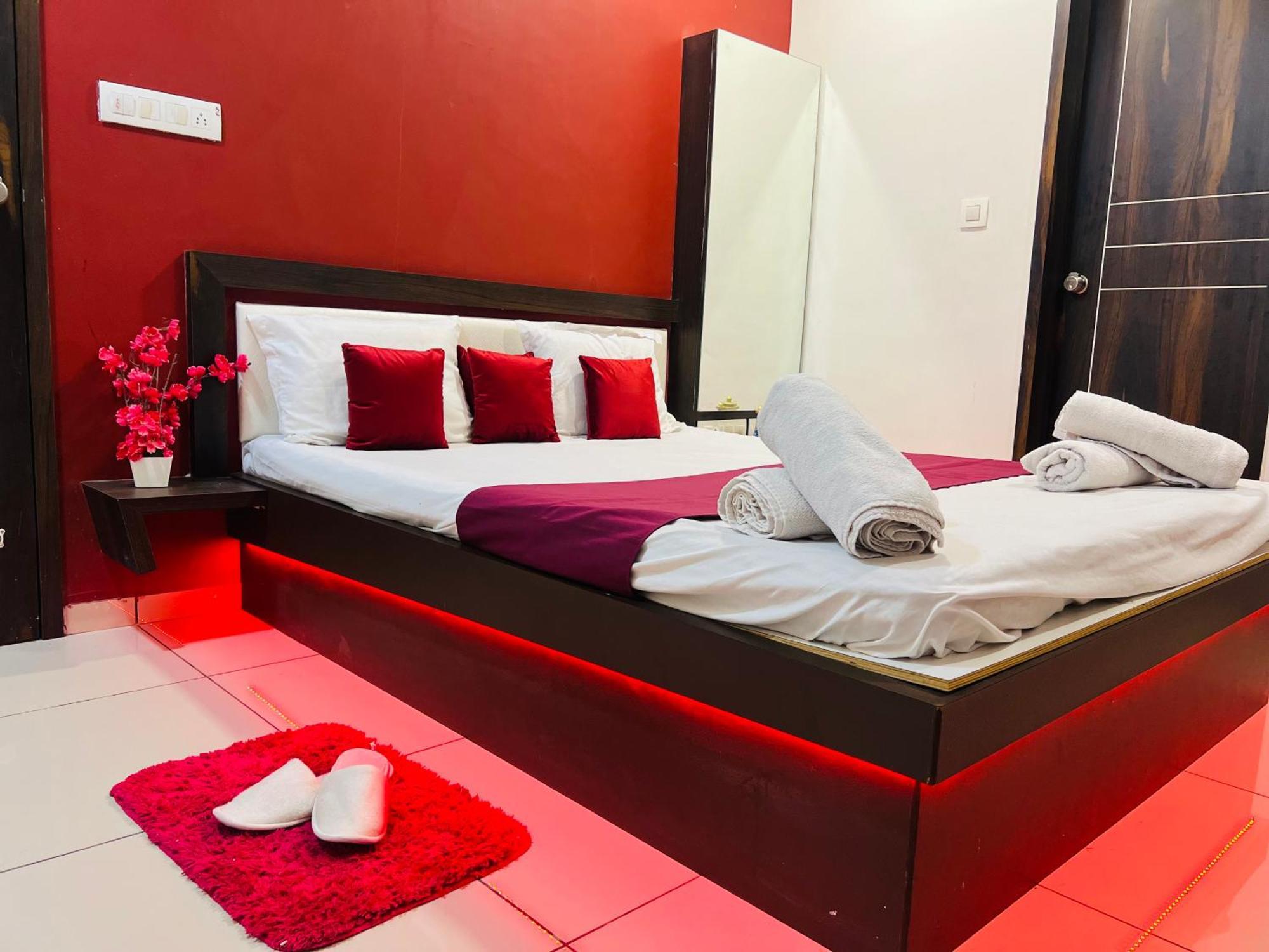 ראג'קוט 7 Seasons Palm Suite With Sky Orbit, Balcony, Swimming Pool, Wifi, Playground מראה חיצוני תמונה